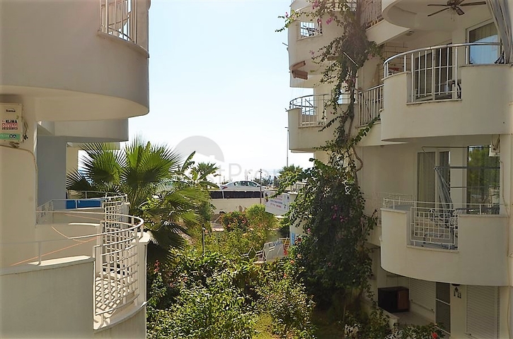 Трехкомнатная квартира на берегу Средиземного моря