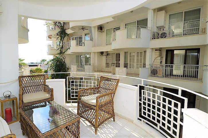 Трехкомнатная квартира на берегу Средиземного моря