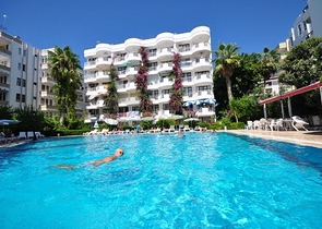 Трехкомнатная квартира на берегу Средиземного моря