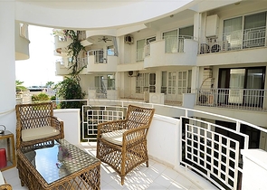 Трехкомнатная квартира на берегу Средиземного моря