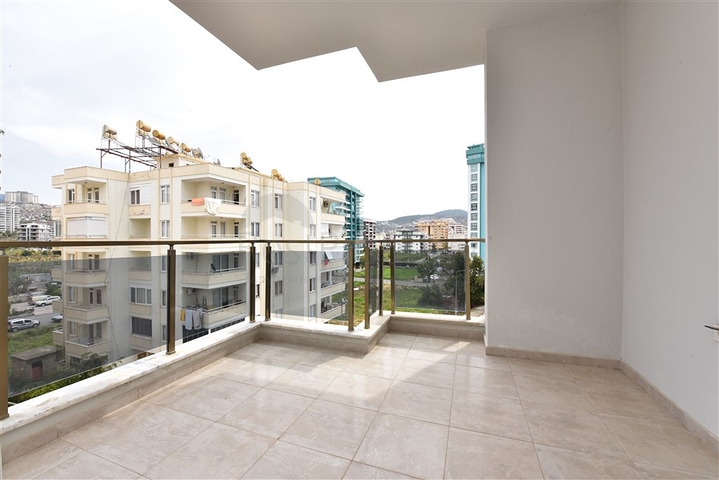 Трехкомнатная квартира с мебелью в новом комплексе