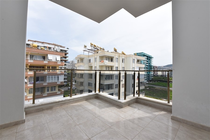 Трехкомнатная квартира с мебелью в новом комплексе