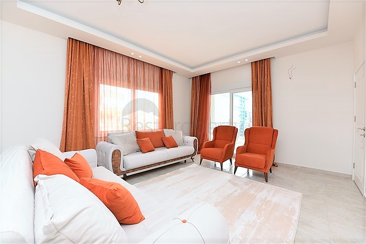 Трехкомнатная квартира с мебелью в новом комплексе