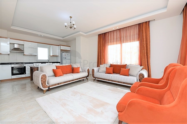 Трехкомнатная квартира с мебелью в новом комплексе