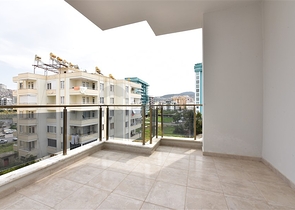 Трехкомнатная квартира с мебелью в новом комплексе