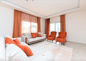 Трехкомнатная квартира с мебелью в новом комплексе