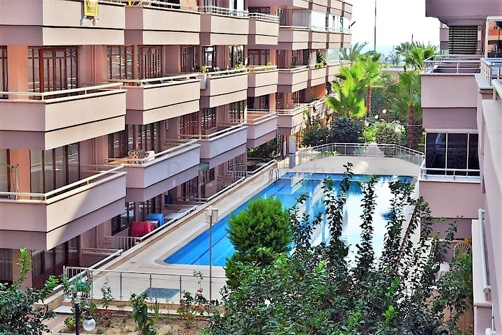 Двухкомнатная квартира через дорогу от пляжа