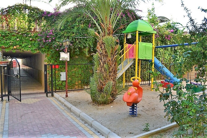 Двухкомнатная квартира через дорогу от пляжа