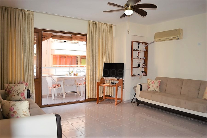 Двухкомнатная квартира через дорогу от пляжа