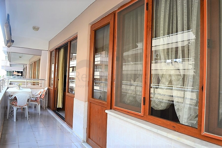 Двухкомнатная квартира через дорогу от пляжа