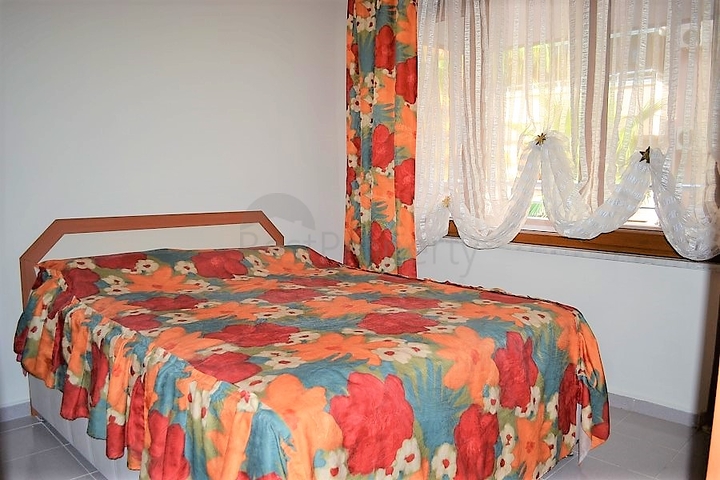 Двухкомнатная квартира через дорогу от пляжа