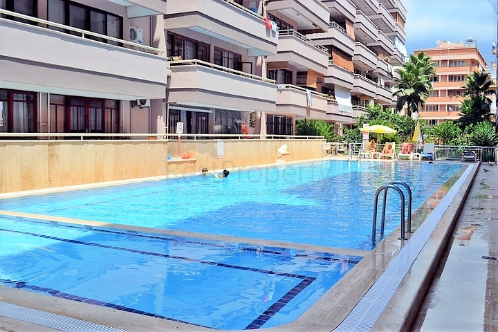 Двухкомнатная квартира через дорогу от пляжа