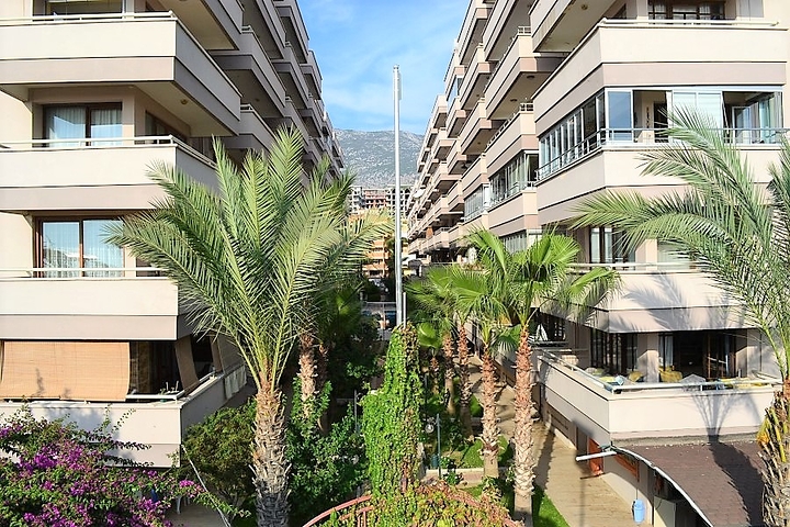 Двухкомнатная квартира через дорогу от пляжа