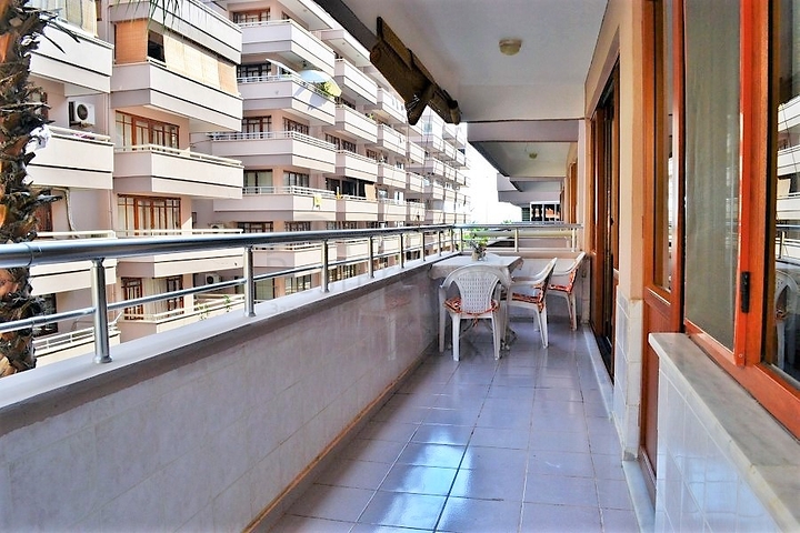 Двухкомнатная квартира через дорогу от пляжа