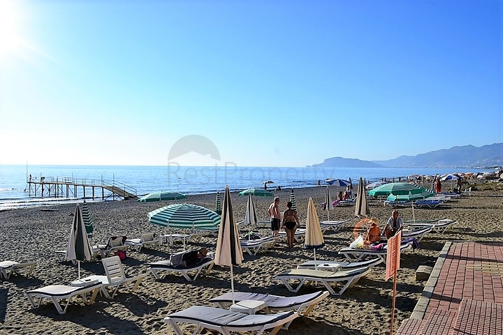 Двухкомнатная квартира через дорогу от пляжа