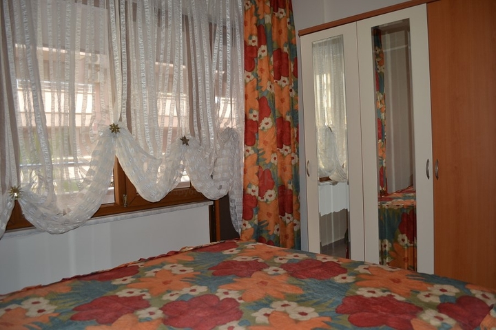 Двухкомнатная квартира через дорогу от пляжа