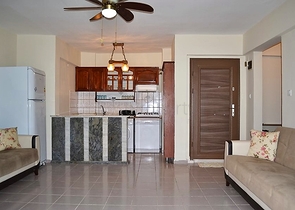 Двухкомнатная квартира через дорогу от пляжа