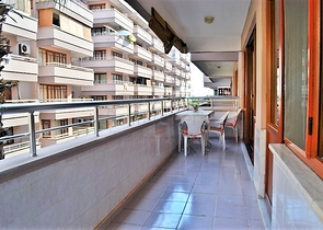 Двухкомнатная квартира через дорогу от пляжа