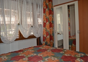 Двухкомнатная квартира через дорогу от пляжа