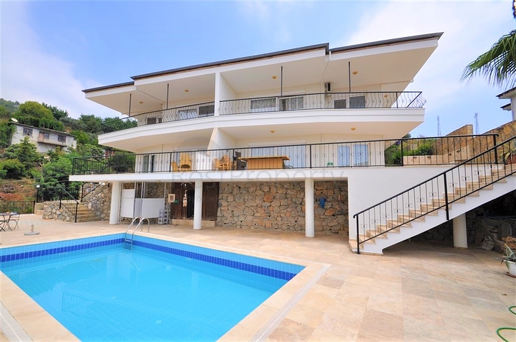 Вилла с собственным бассейном