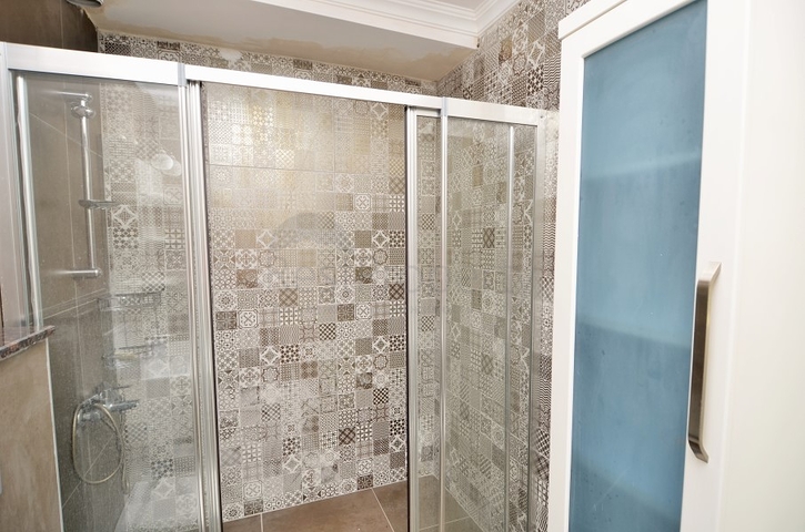 Большая вилла с камином