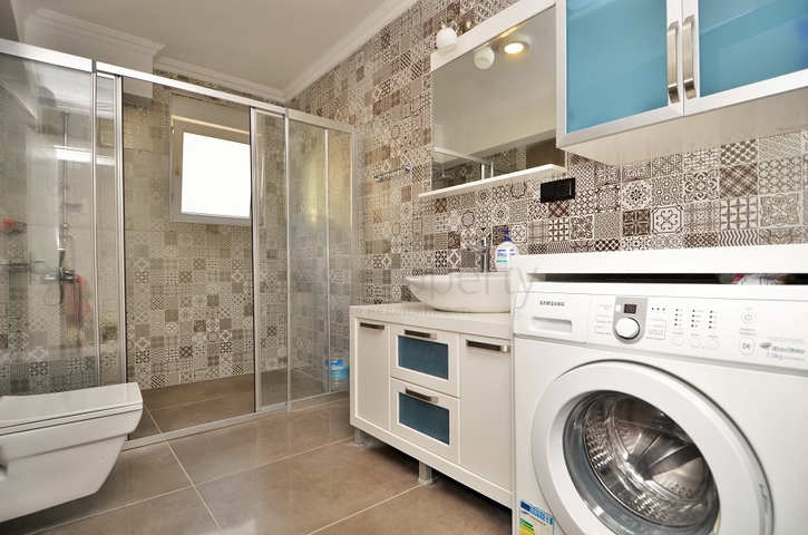 Большая вилла с камином