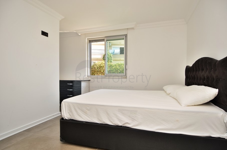 Большая вилла с камином