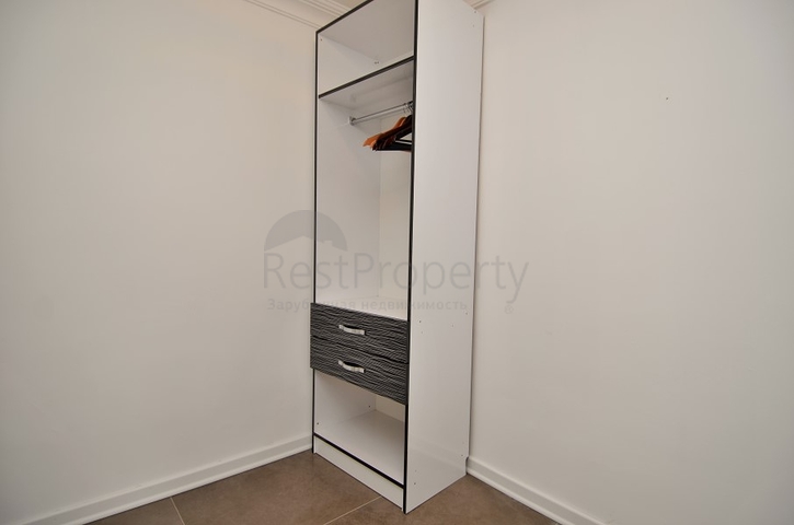 Большая вилла с камином