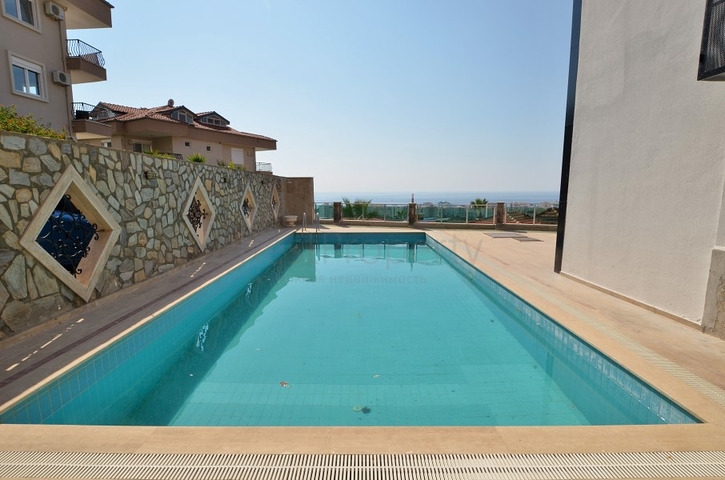 Большая вилла с камином