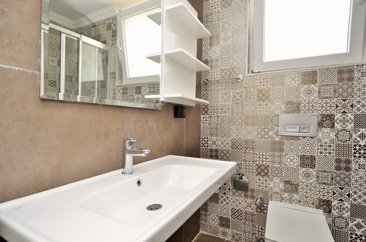 Большая вилла с камином