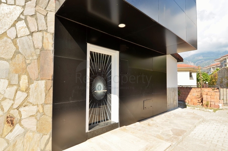 Большая вилла с камином