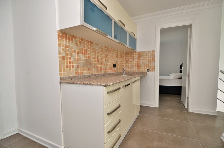 Большая вилла с камином