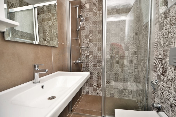 Большая вилла с камином