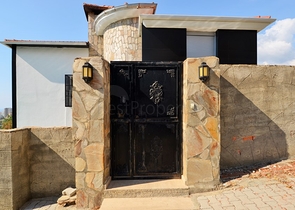 Большая вилла с камином