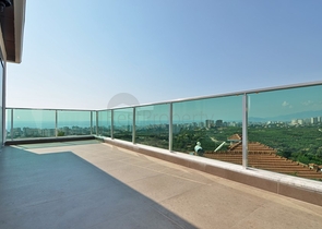 Большая вилла с камином