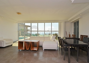 Большая вилла с камином