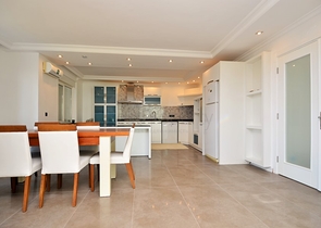 Большая вилла с камином