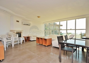 Большая вилла с камином