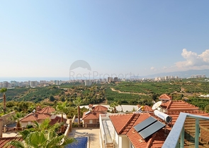 Большая вилла с камином