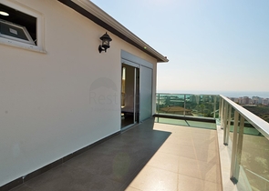 Большая вилла с камином