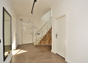 Большая вилла с камином