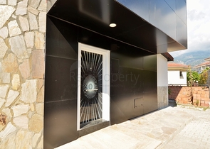 Большая вилла с камином