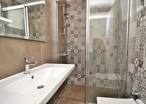 Большая вилла с камином