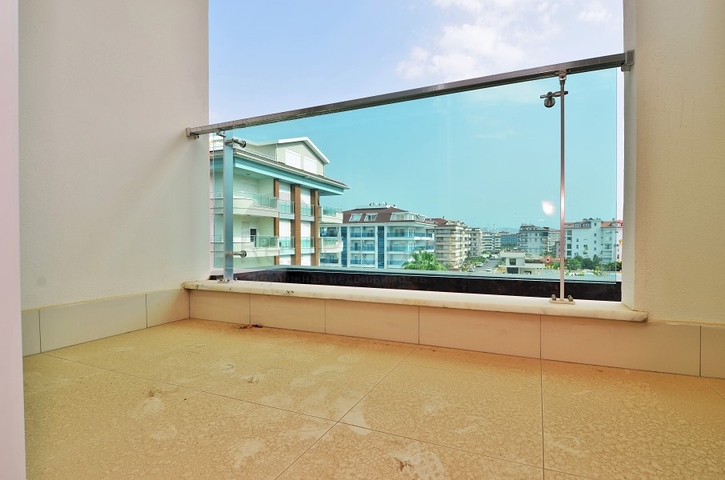 Трехкомнатная квартира на морском побережье