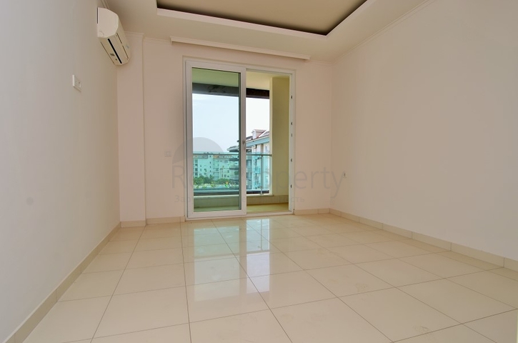 Трехкомнатная квартира на морском побережье