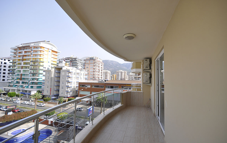 Меблированная квартира 2+1 с отдельной кухней через дорогу от пляжа