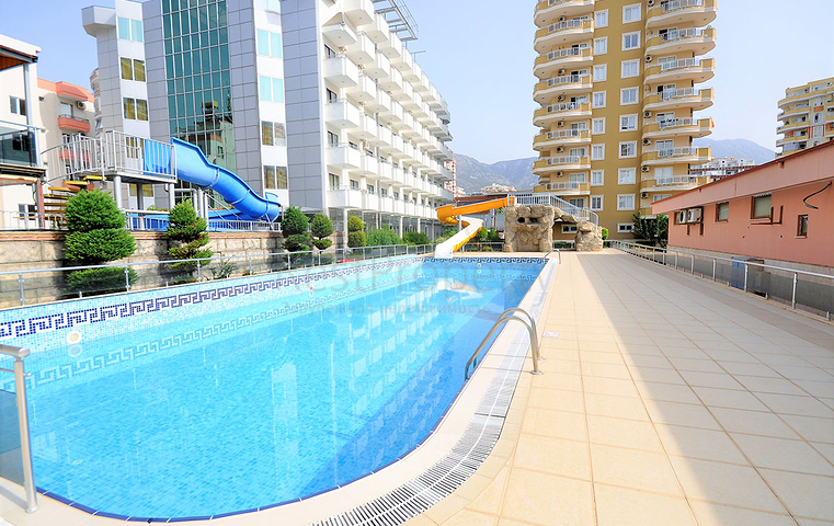 Меблированная квартира 2+1 с отдельной кухней через дорогу от пляжа