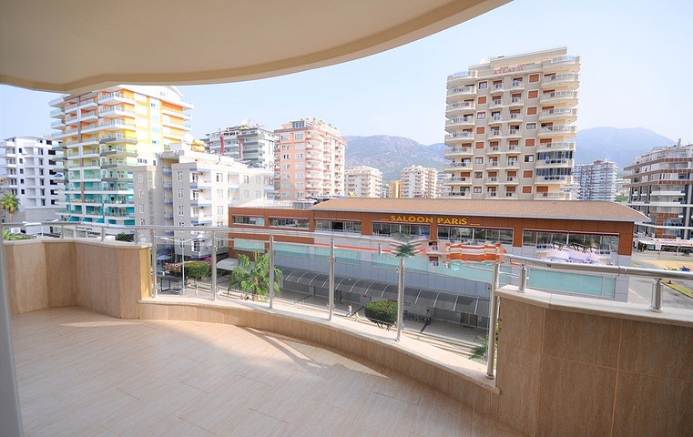 Меблированная квартира 2+1 с отдельной кухней через дорогу от пляжа