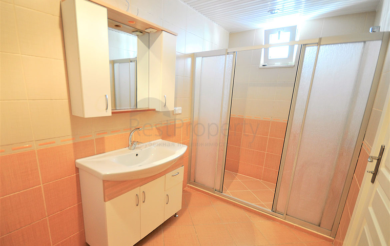 Меблированная квартира 2+1 с отдельной кухней через дорогу от пляжа