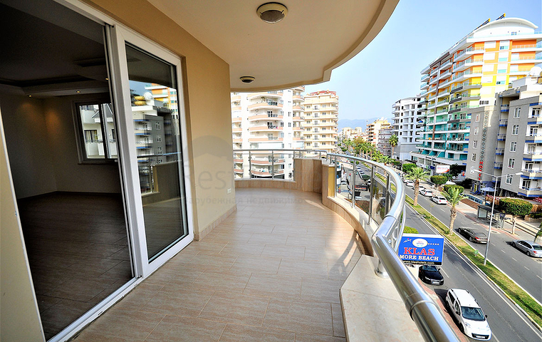 Меблированная квартира 2+1 с отдельной кухней через дорогу от пляжа